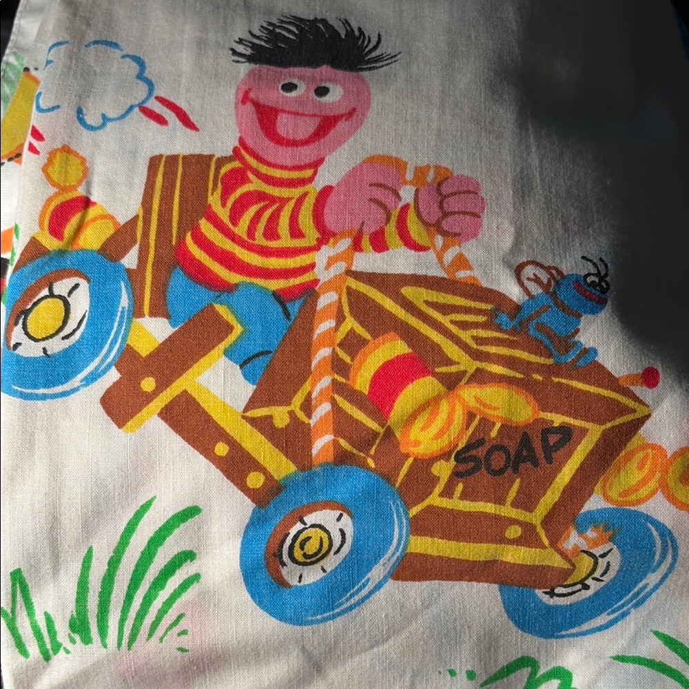 Vintage Sesame Street bottom sheet. Bad elastic. Great quilt‎ fabric 40 x 86 100